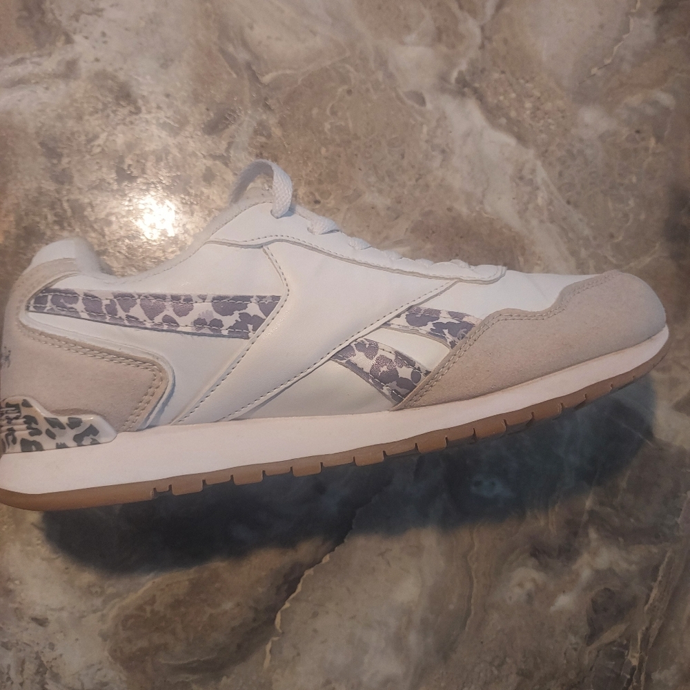 Reebok women's size 9 sneakers. White and gray.